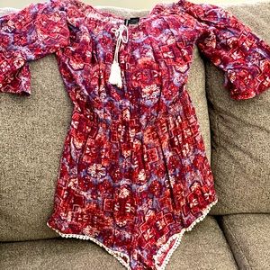 NO COMMENT BRAND. SHORTS ROMPER WITH 3/4 LENGTHS WITH POM POM ACCENTS.